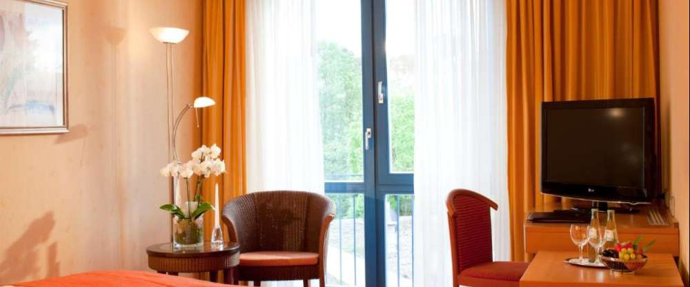 Doppelzimmer mit 27 qm. Aufbettung mit Baby- oder Kinderbett möglich.