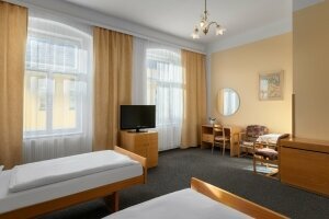 Die Zimmer der Kategorie Komfort verfügen über eine neuere Einrichtung und bieten den Blick auf die Kurpromenade.