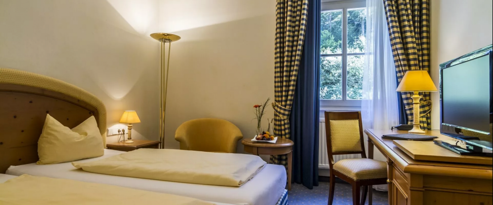 Unsere behaglichen Doppelzimmer Comfort, gelegen im 1. und 2. Stock des charmanten Stammhauses und ausgestattet mit französischen Betten (160x210cm), bieten auf 18-20qm eine ideale Rückzugsoase für zwei Personen. Sie sind perfekt geeignet für Kurzurlauber