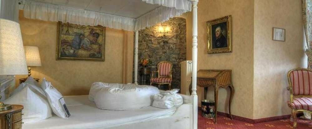 Doppelzimmer mit Himmelbett