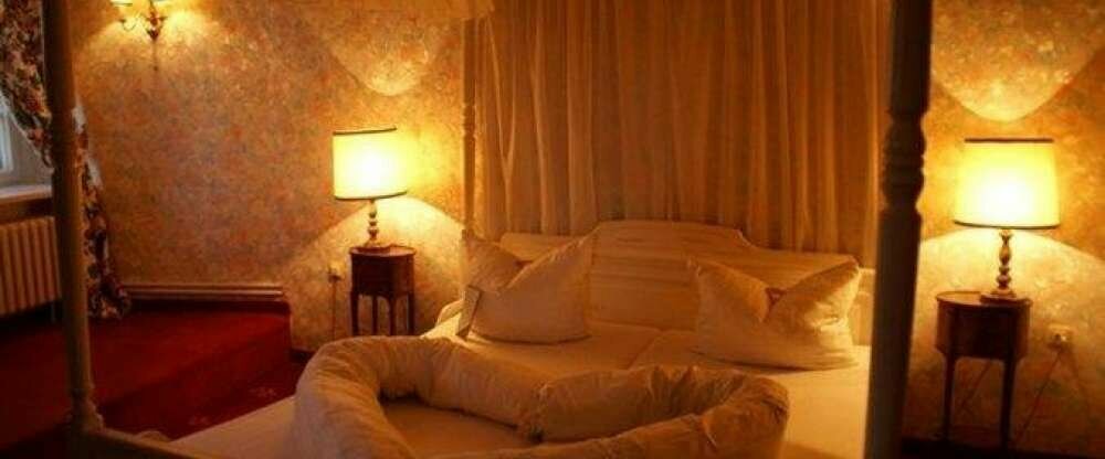 Doppelzimmer mit Himmelbett