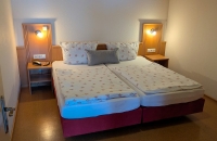 Doppelzimmer mit Küche für 2 Personen mit Standard Ausstattung und King Size Bett 