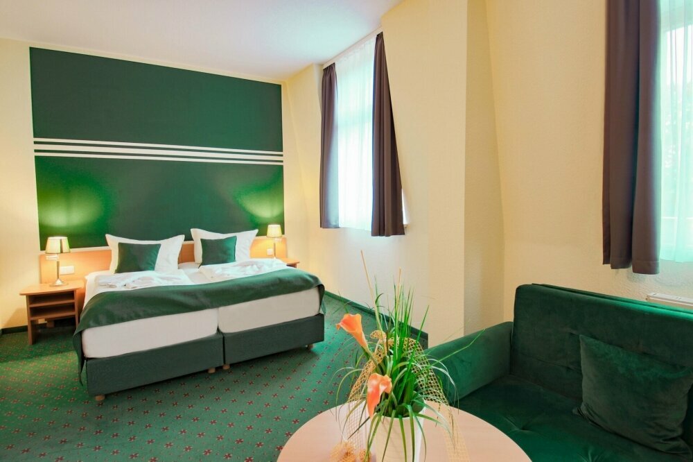 Doppelzimmer mit Parkblick, Quelle: Ferien Hotel Villa Südharz
