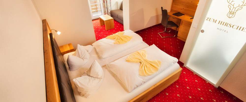 - Zimmer und Bad komplett renoviert 2021 - Balkon mit Blick auf den Lamer Hausberg - mit kleinem Vor- oder Nebenraum mit Sitzecke - Verdunkelungsvorhänge - 50" TV - Zimmersafe - Minikühlschrank - buchbar für 1-4 Person(en) (Schla