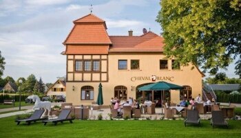 Doppelzimmer für 2 Personen mit Standard Ausstattung in der Residenz. Das Doppelzimmer verfügt über ein eigenes Bad mit einer Dusche. Ein Flachbild-TV sorgt in diesem Doppelzimmer für Unterhaltung. In der Wohneinheit befindet sich 1 Bett.