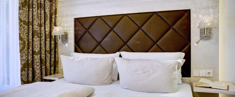 Südseite, Balkon, lichtdurchflutet, Nichtraucher, bodenlange Fenster, neues Bad mit Dusche, Haarföhn, Kosmetikspiegel, Radio, Balkon, Telefon, Flat-TV, Kühlschrank, Safe, W-Lan, einem Doppelbett mit zwei Matratzen á 90×200 cm, „klein aber fein“!