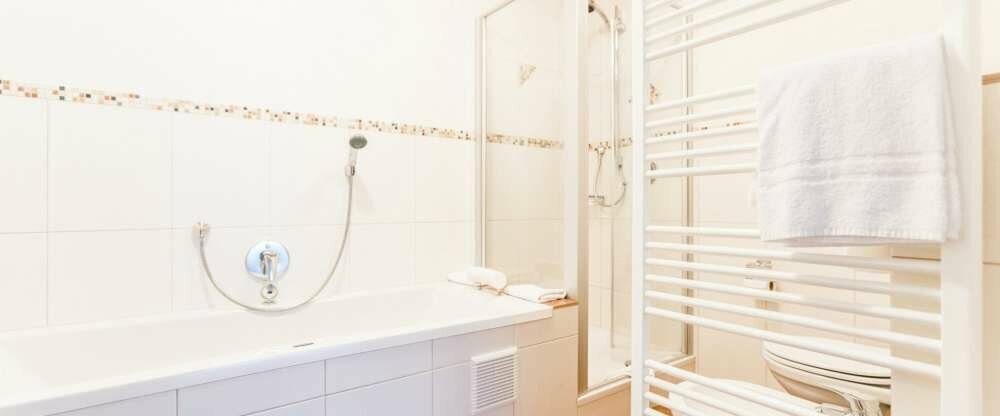 Zimmer Seerose mit Whirlwanne