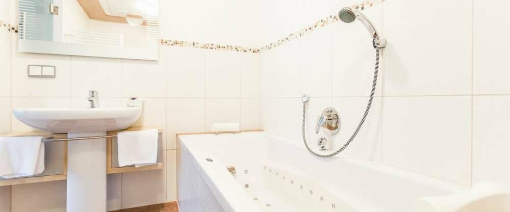 Zimmer Seerose mit Whirlwanne