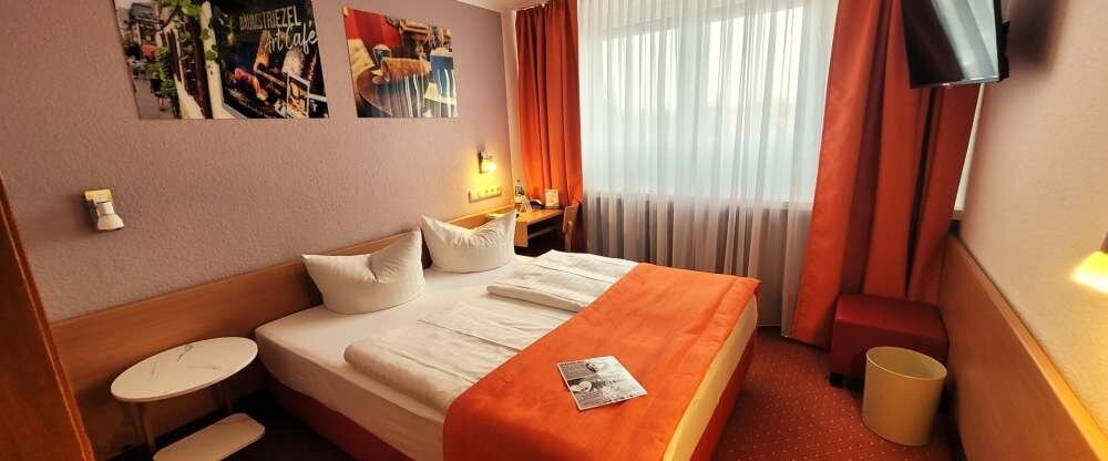 Doppelzimmer für 2 Personen mit Standard Ausstattung (14-16 m2)