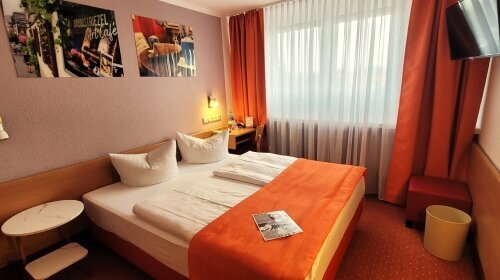 Doppelzimmer für 2 Personen mit Standard Ausstattung (14-16 m2)