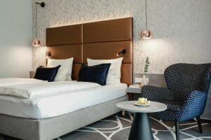 Die modernen Superiorzimmer verfügen über einen französischen Balkon sowie ein stilvolles Badezimmer mit schwellenloser Dusche und WC. Die natürlichen Materialien in Verbindung mit liebevollen Details, geben diesen Themenzimmern einen besonderen Wohlfühlf