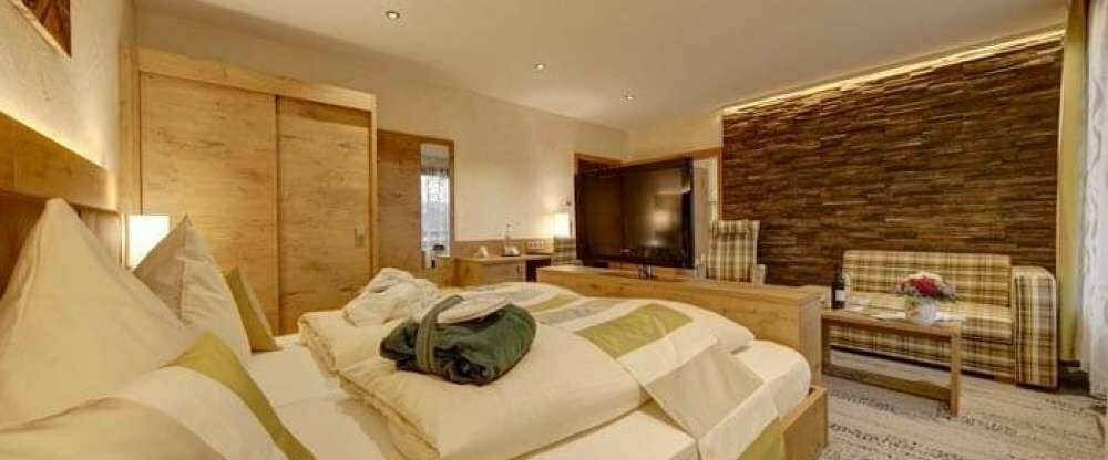 Dopelzimmer Deluxe DU/WC/Kabel-TV/Balkon/Kühlschrank/Weckradio Whirlbadewanne