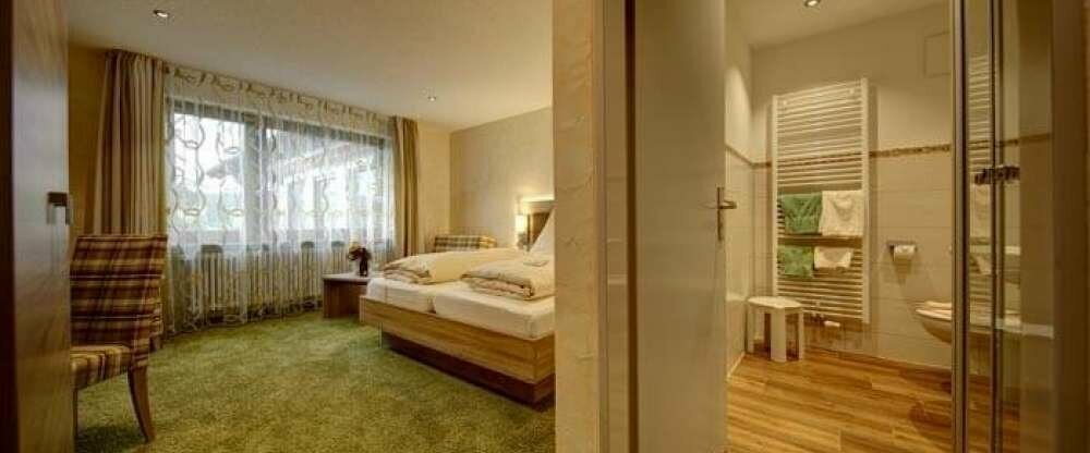 Doppelzimmer Komfort mit DU/WC/Kabel-TV/Balkon/Kühlschrank/weckradio