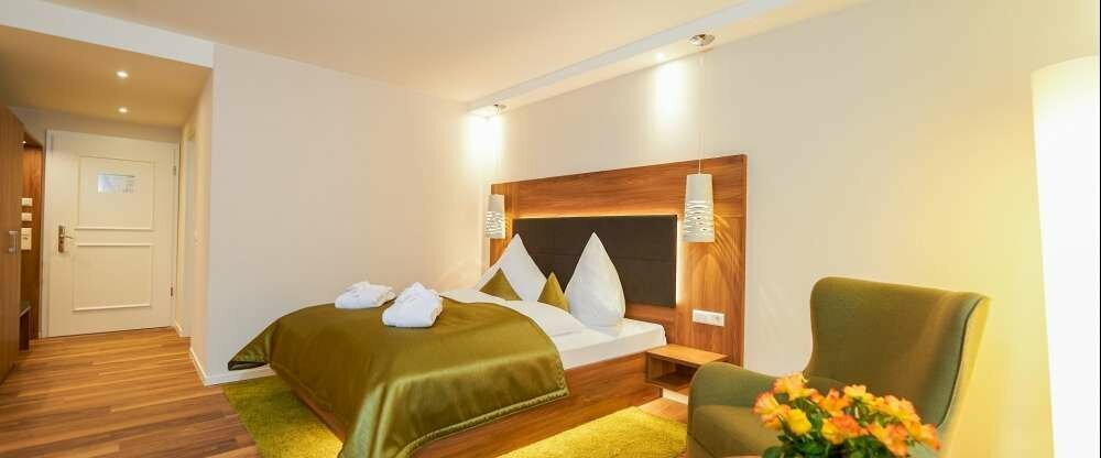 Die TraumGeist Superior Zimmer befinden sich im Neubau mit direkter Anbindung ans Jagdschloss und sind modern und großzügig gestaltet. Teilweise verfügen die Zimmer über eine Terrasse.