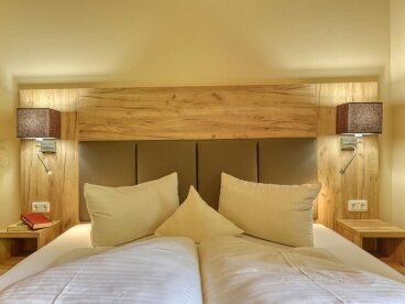 Doppelzimmer Wiese ohne Balkon, Quelle: Wellnesshotel deine Auszeit