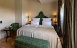 Die Doppelzimmer befinden sich zum Teil im Palais und zum Teil im Kutscherhaus