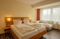 Zimmergröße: 22m² Betten-Typ: Doppel & Einzel Bettgröße: 1,80 x 2,00 m & 0,90 x 2,00 m