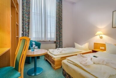 Dreibettzimmer, Quelle: Alte Klavierfabrik Meißen