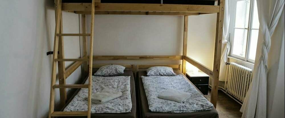 Dreibettzimmer mit Gemeinschaftsbad