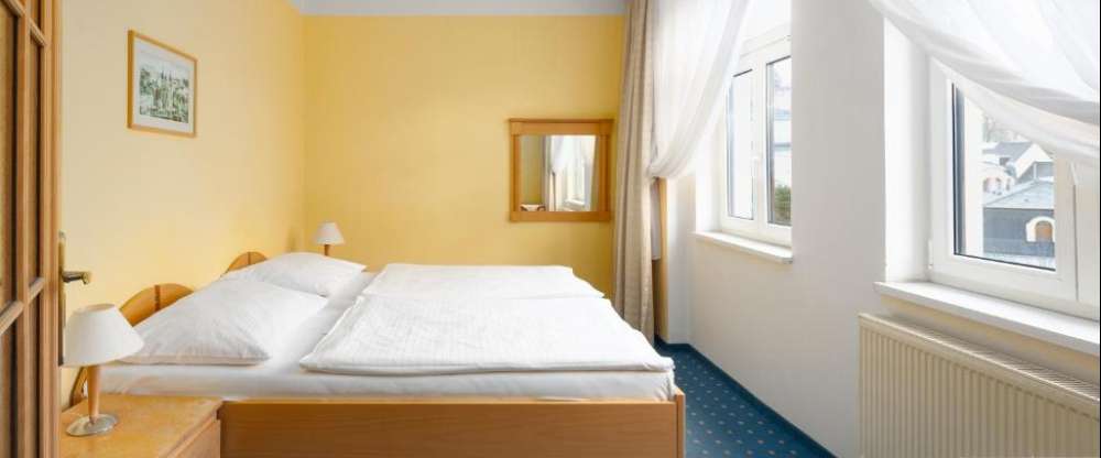 Dieses Dreibettzimmer mit Blick auf die Stadt und den Fluss in Karlovy Vary ist eine ideale Wahl für Familien oder kleine Gruppen.