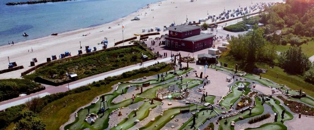 Neben unserem riesigen Indoor-Spaßpark Funhalla, gibt es im Dampland noch Adventuregolf im Wikingerstil. 