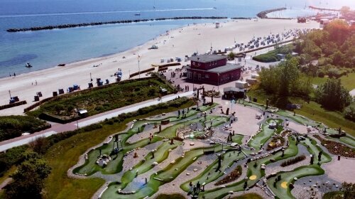 Neben unserem riesigen Indoor-Spaßpark Funhalla, gibt es im Dampland noch Adventuregolf im Wikingerstil. 