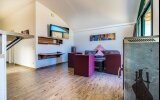 Ebenerdiges Dünenhaus Comfort mit eigenen Strandabschnitt und Seezugang
1 Wohn- / Essbereich mit Einbauküche, Esstisch, Couch (mit Schlaffunktion für die 3. Person - gegen Aufpreis), Flat-TV, 1 Kaminofen
1 Schlafzimmer mit 1 Doppelbett (180 x 200),
1 B