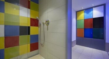 Duschen im Wellnessbereich, Quelle: Burg-Hotel