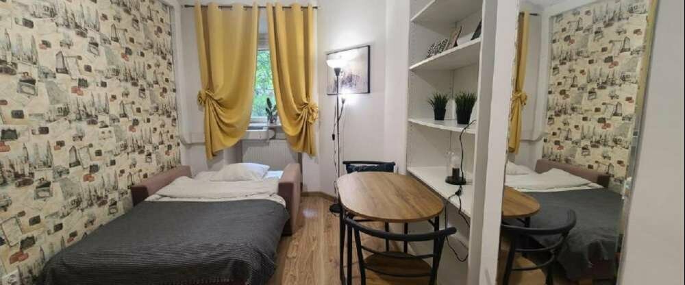 Einzelzimmer mit Schlafsofa für 1 Person mit Standard Ausstattung und Balkon. Nutzung eines Gemeinschaftsbadezimmers.