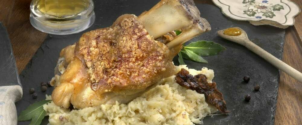 Grillhaxe mit Tertisch