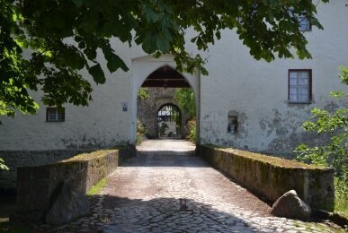 Einfahrt Burghof, Quelle: Hotel & Spa Wasserschloss Westerburg