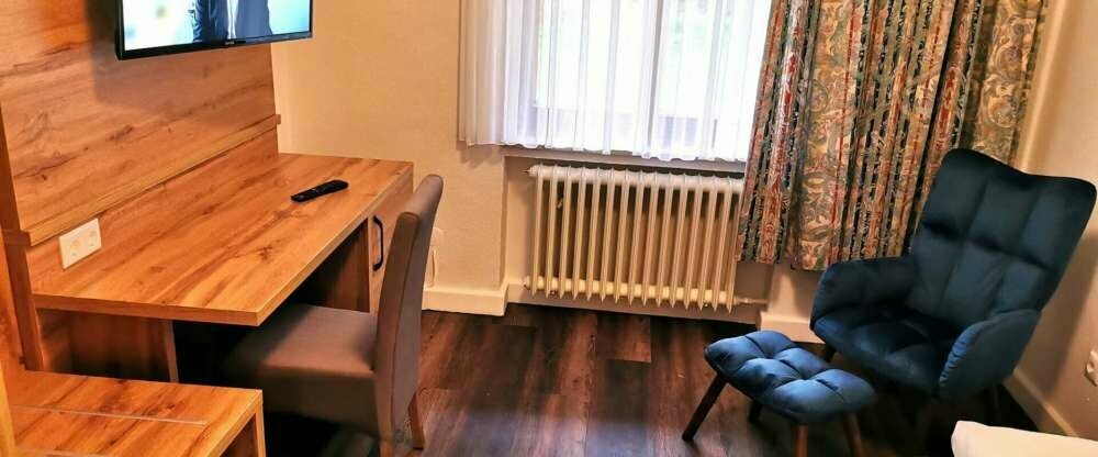 Das Einzelzimmer ist für Einzelpersonen oder Alleinreisende gedacht und verfügt über ein eigenes Bad/WC sowie ein Einzelbett (0,80 x 2,00)