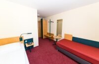  Dusche/WC Schreibtisch Direktwahl-Telefon Sat-TV Modemanschluss W-Lan Access-Point Radio Haarfön Nichtraucherzimmer Mit einer Größe von 15 Quadratmeter bietet Ihnen dieses Einzelzimmer ausreichend Komfort bei