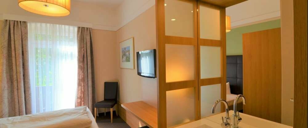 Einzelzimmer Berg-/Straßenseite