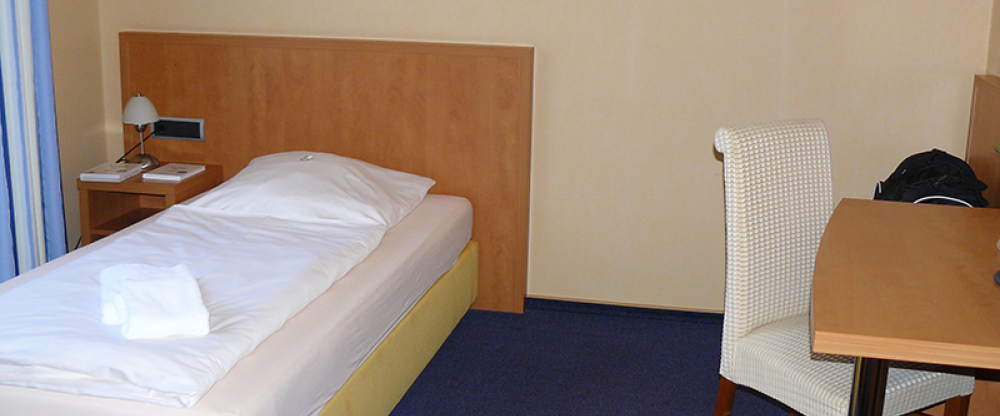 Einzelzimmer Gästehaus (150 m über den Parkplatz)