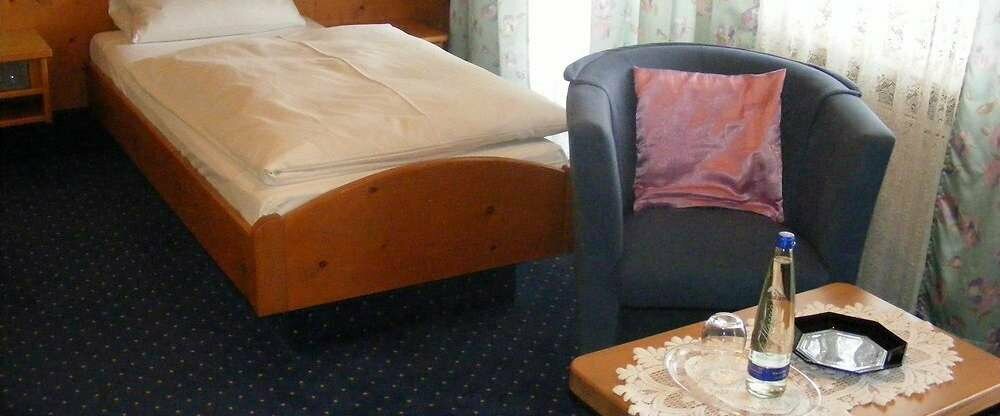 Einzelzimmer im Nebenhaus