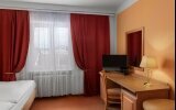 Die Zimmer der Kategorie Komfort bieten den Blick auf den Kurpark oder die Jiráskova-Straße und sind mit einem LCD-Fernseher ausgestattet.