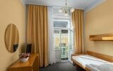 Die Zimmer der Kategorie Komfort verfügen über einen Balkon, eine neuere Einrichtung und bieten den Blick auf die Kurpromenade.