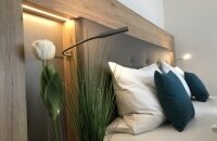 Einzelzimmer für 1 Person mit Komfort Ausstattung und Bett in 0,90 m x 2 m. Zimmerausstattung: Flachbild TV, Radio, Dusche/WC, Telefon, Föhn, Minibar, Safe. Die Zimmer Superior und Komfort unterscheiden sich in der Zimmergröße. 