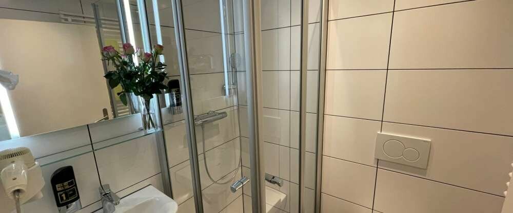 Einzelzimmer Komfort Plus Badezimmer