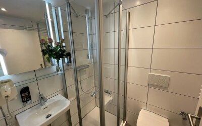 Einzelzimmer Komfort Plus Badezimmer