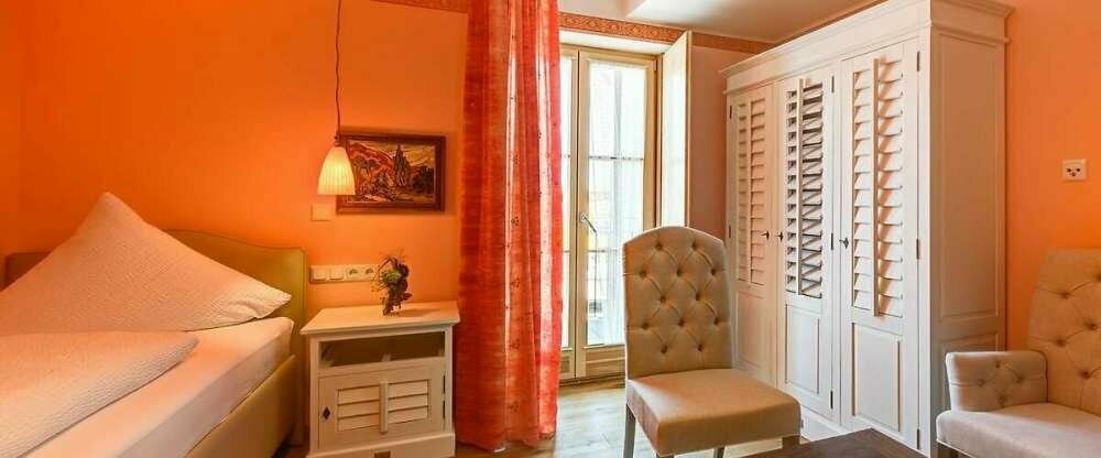 Einzelzimmer mit kleinem Balkon