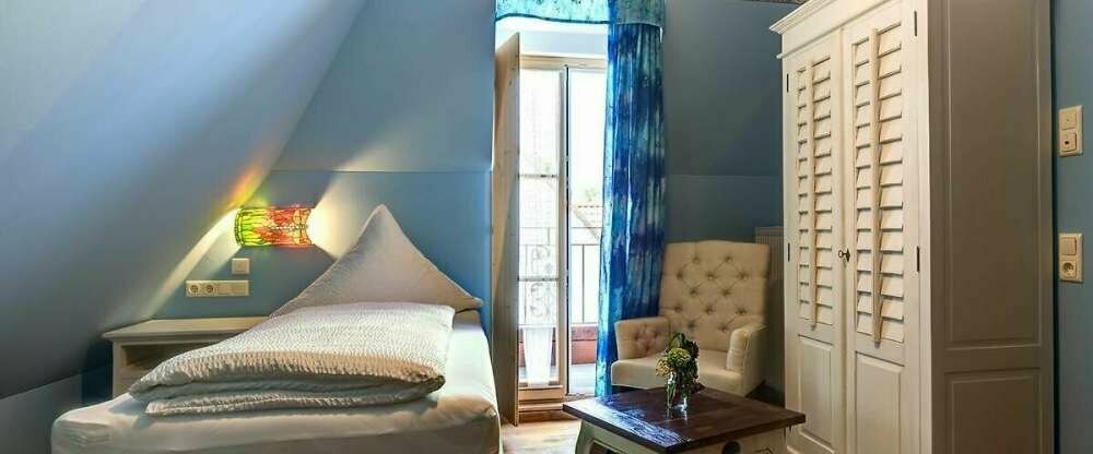 Einzelzimmer mit kleinem Balkon