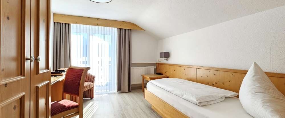 Genießen Sie die Auszeit vom Alltag in hellen, gemütlich eingerichteten Zimmern. Alle Hotelzimmer mit Balkon bieten den einmaligen Blick auf die Allgäuer Bergwelt.