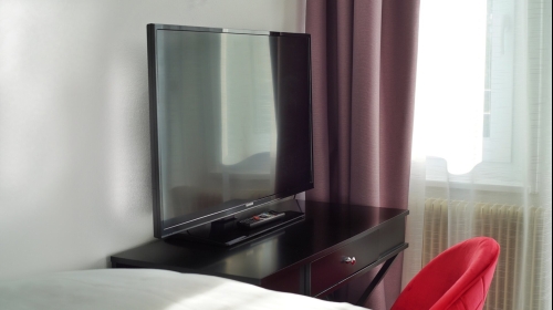 Einzelzimmer in unserem Sterngebäude mit Boxspringbett.
inkl. Wlan und Smart-TV. 
Schattige und kühle Seite, sehr angenehm im Sommer.