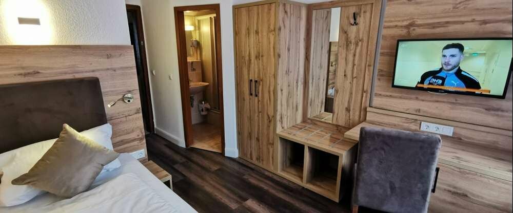 Das Einzelzimmer ist für Einzelpersonen oder Alleinreisende gedacht und verfügt über ein eigenes Bad/WC sowie ein Einzelbett (0,80 x 2,00)