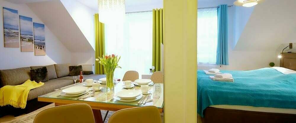 Die Wohnung selbst liegt im 3. Stock, misst 36 m2 und ist für 4 Personen gedacht. Es ist außerdem komplett ausgestattet, was sicherlich ein großer Komfort ist. Nehmen Sie einfach die wichtigsten persönlichen Gegenstände mit und der Rest... wartet auf Sie!