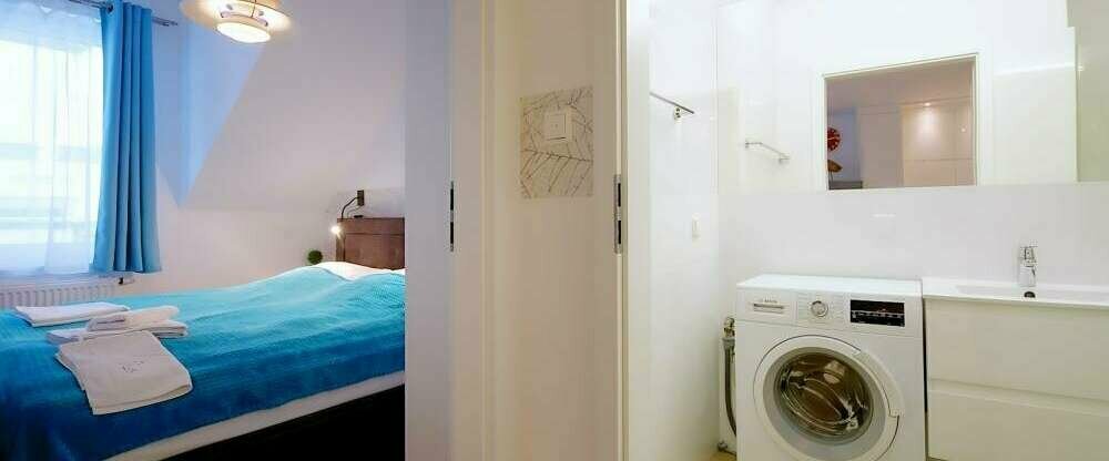 Die Wohnung selbst liegt im 3. Stock, misst 36 m2 und ist für 4 Personen gedacht. Es ist außerdem komplett ausgestattet, was sicherlich ein großer Komfort ist. Nehmen Sie einfach die wichtigsten persönlichen Gegenstände mit und der Rest... wartet auf Sie!