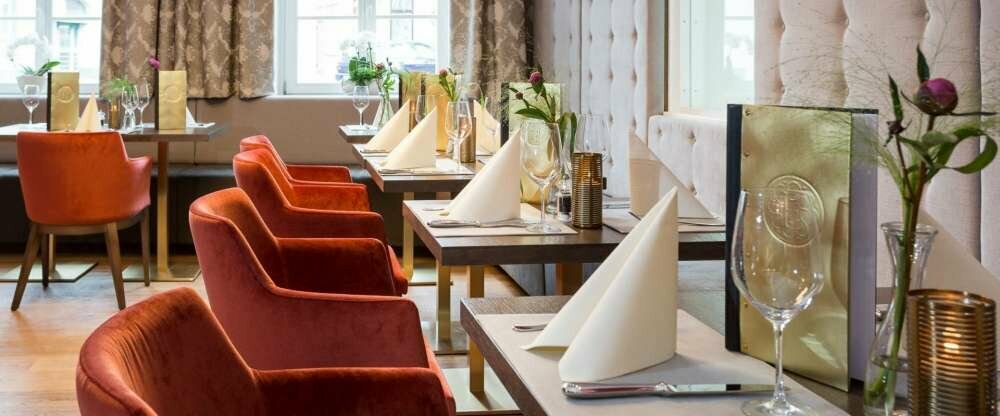 In der EMICH´S Bar werden den ganzen Tag über leckere Kleinigkeiten serviert, begleitet von einer feinen Auswahl an Getränken und Cocktails