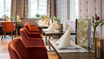 In der EMICH´S Bar werden den ganzen Tag über leckere Kleinigkeiten serviert, begleitet von einer feinen Auswahl an Getränken und Cocktails